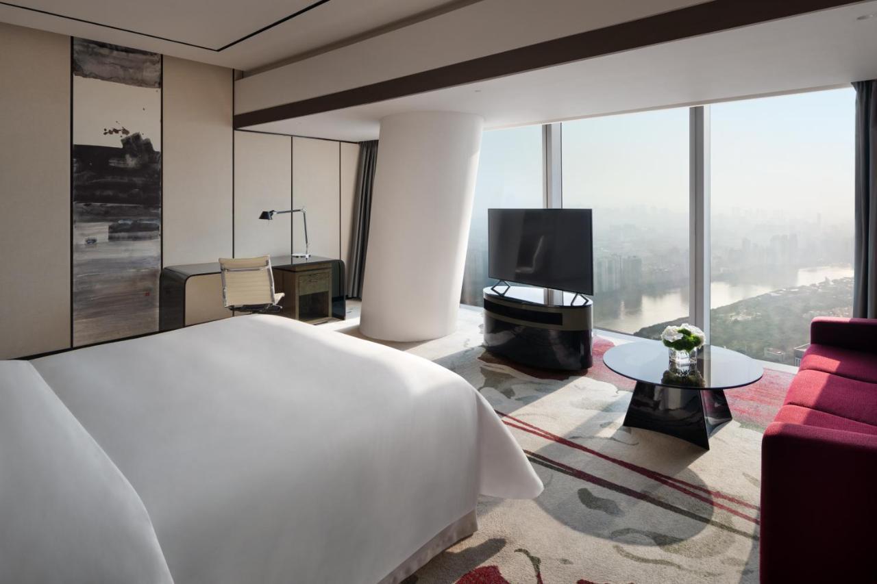 Four Seasons Hotel Guangzhou - Free Shuttle Bus To Canton Fair Complex & Overseas Buyer Registration Services During Canton Fair Period Extérieur photo